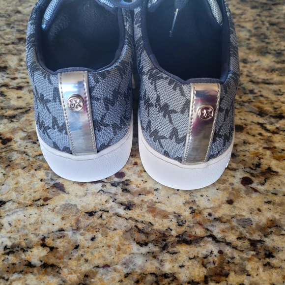 Micheal Kors Sneakers - Picture 4 of 4